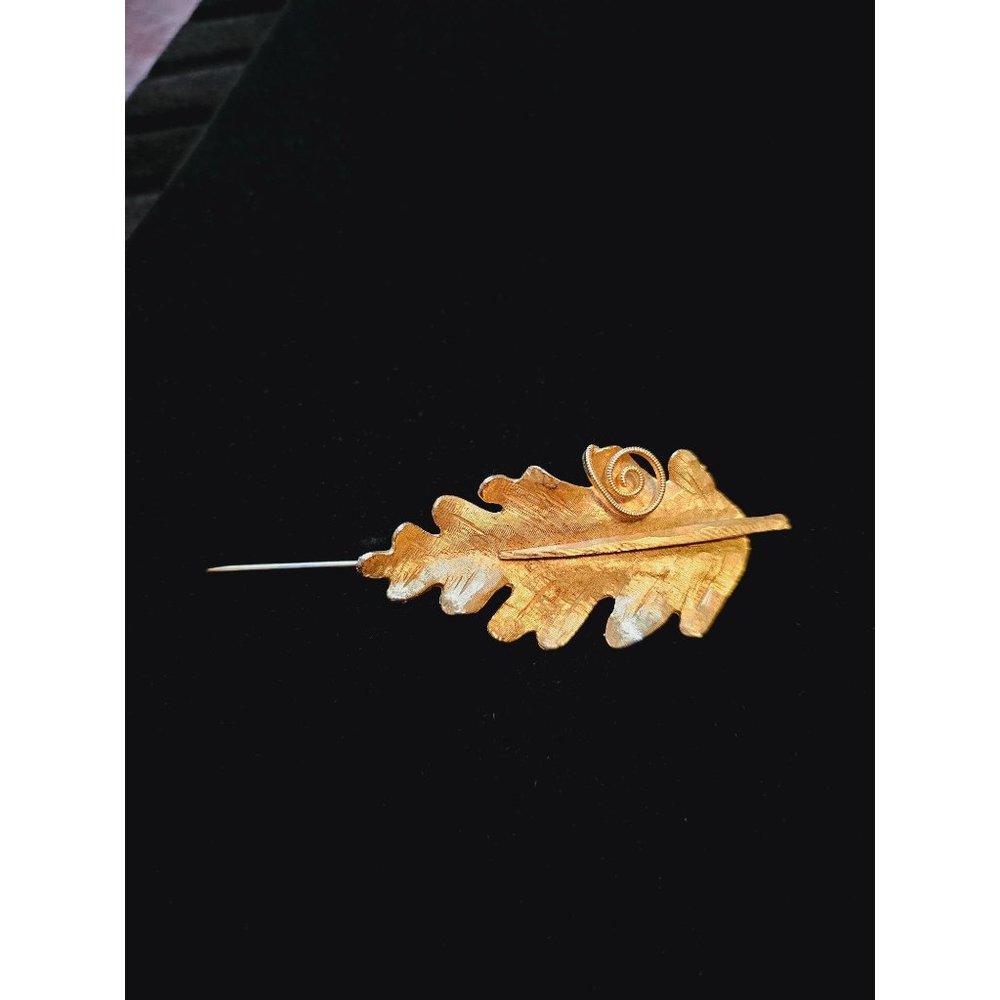 BSK Vintage Leaf Brooch‎ Textured gold tone pin - Picture 5 of 8